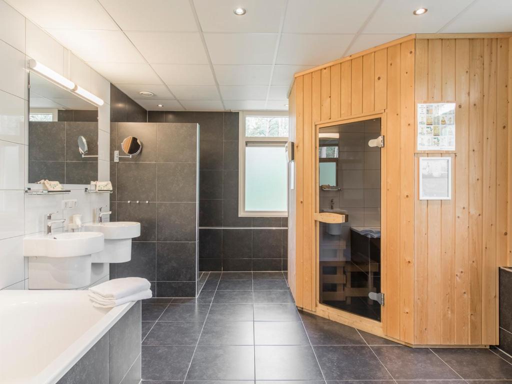 Comfort 6-Person Dog Bungalow In The Holiday Park Landal Heideheuvel Beekbergen Szoba fotó